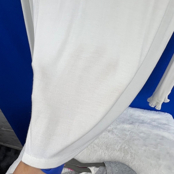 🔥2/$10 |•AUGUST SILK•| Off-White Ruffled Long Sleeve Top Size Large - Picture 6 of 8